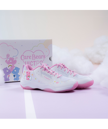 Victor x Care Bears Court Shoes A-CBC AI (White/Pink) brillant des détails fins